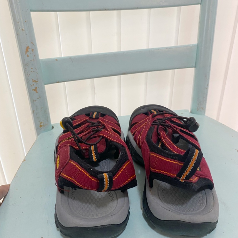 Keen Size 8 Women’s Red Outdoor Sandals - Picture 6 of 8